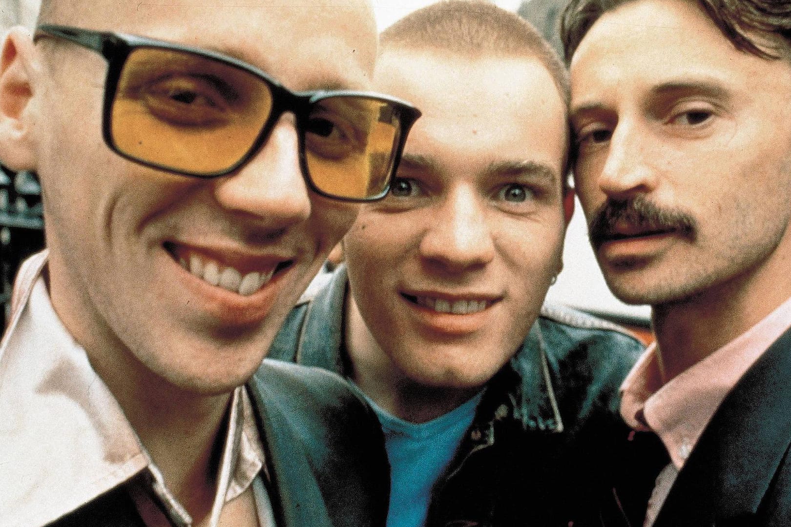 Bitte recht freundlich (v.l.): Spud (Ewen Bremner), Renton (Ewan McGregorr) und Begbie (Robert Carlyle).