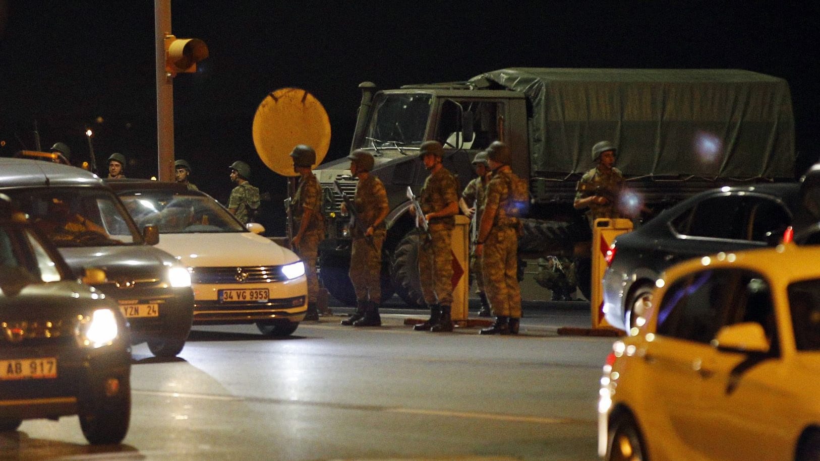 In der Türkei gibt es Berichte über einen Militärputsch.