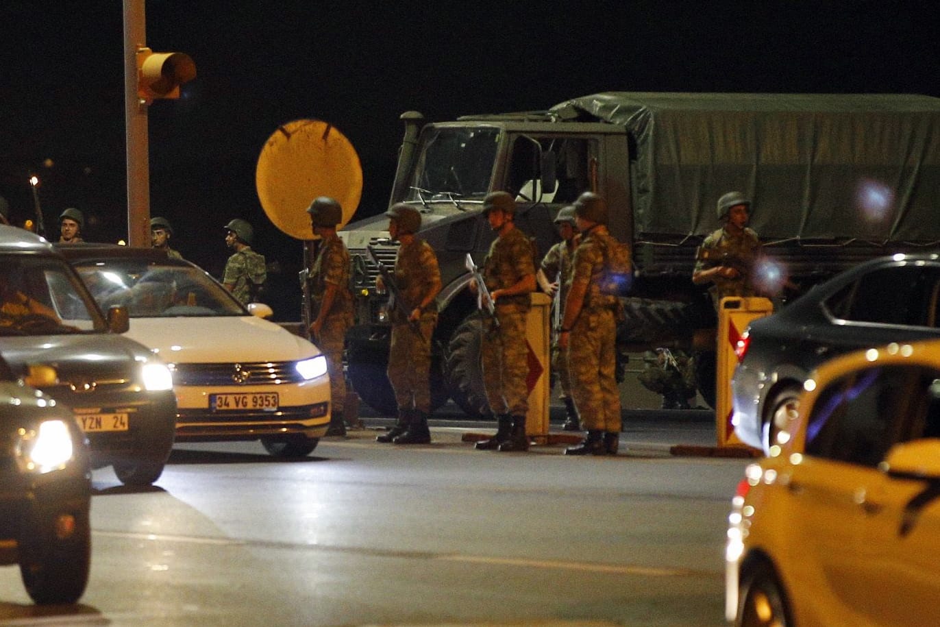 In der Türkei gibt es Berichte über einen Militärputsch.