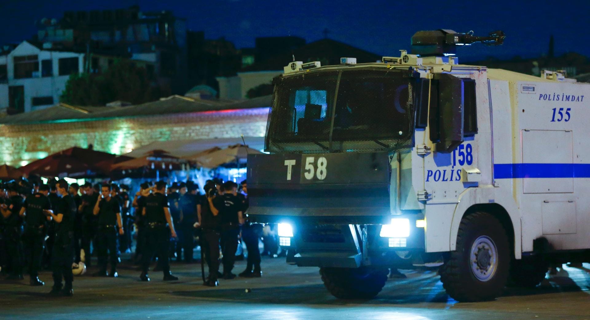 Auf dem Taksim-Platz in Istanbul zeigt die türkische Polizei Präsenz.