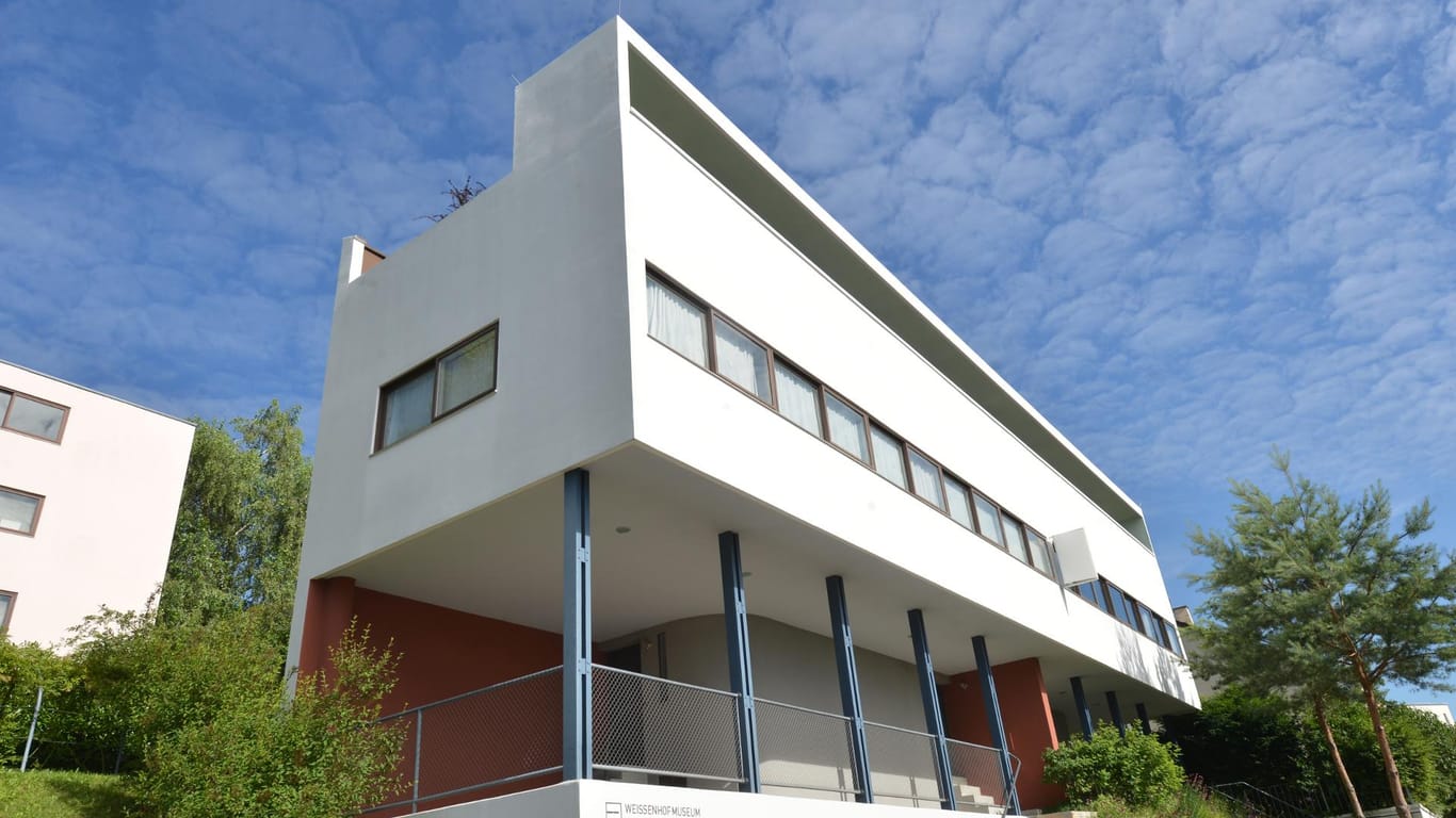 Eines der beiden Le-Corbusier-Häuser der Weissenhofsiedlung in Stuttgart. Die Siedlung entstand 1927 als Bauaustellung und wurde von 17 Architekten entworfen.