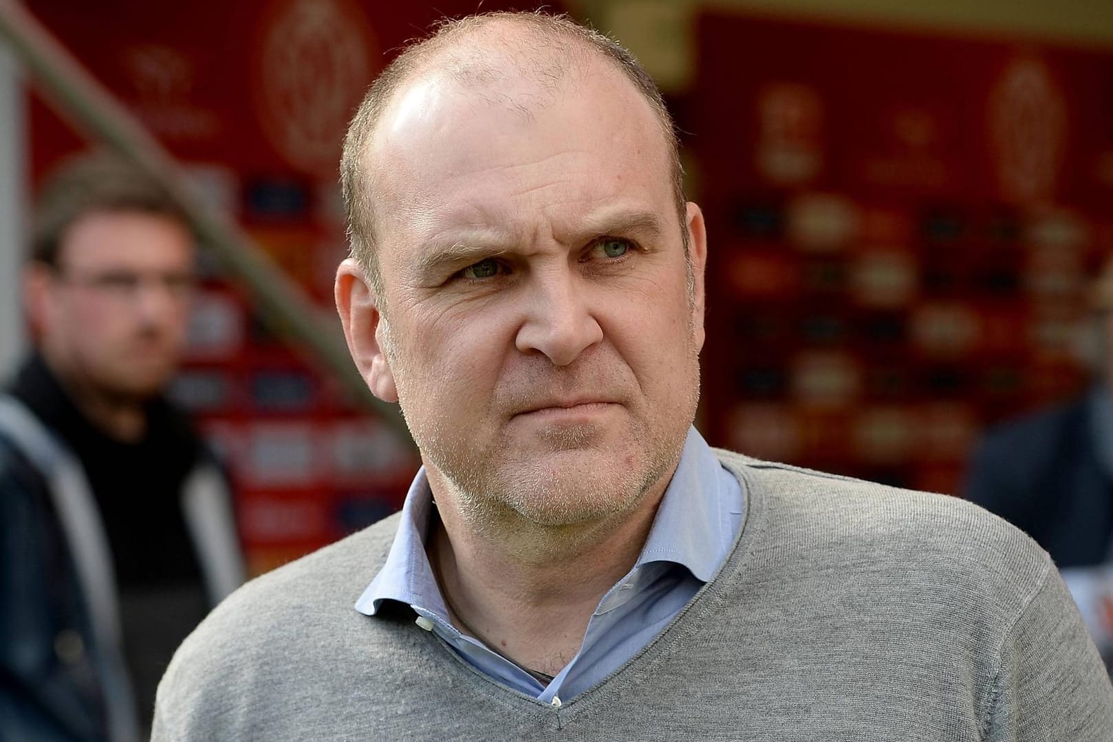 Jörg Schmadtke ist sauer auf den französischen Erstligisten OSC Lille.