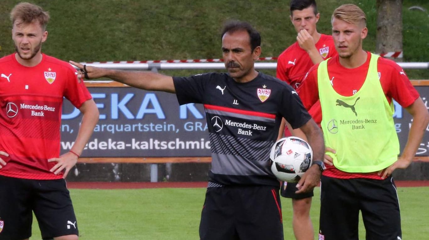 Der neue Trainer des VfB Stuttgart in Aktion: Jos Luhukay.