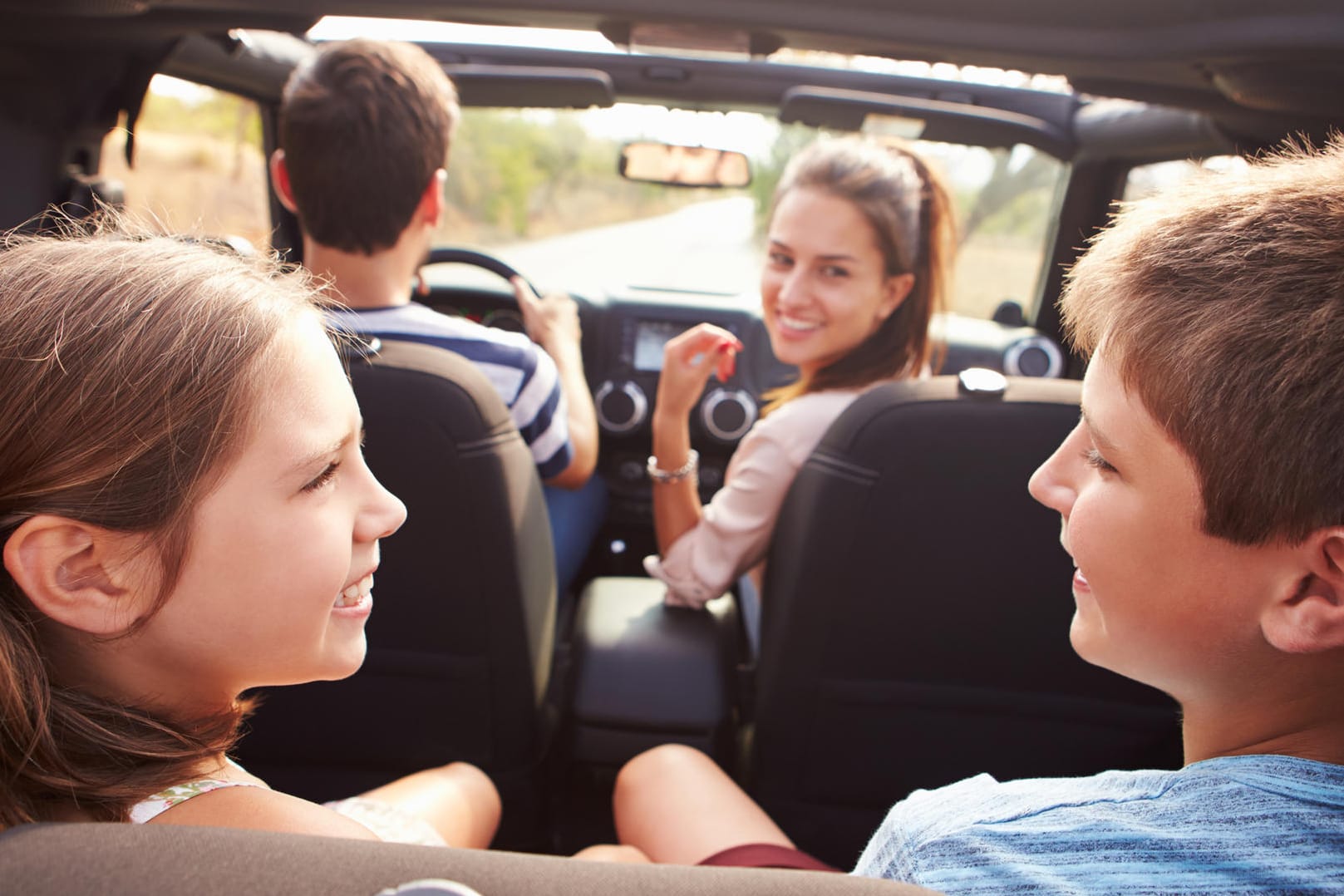 Mit der richtigen Vorbereitung meistern Sie die Autofahrt sicher und ohne Stress.