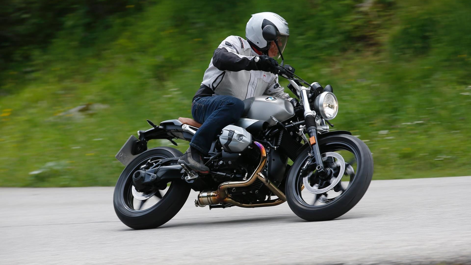 BMW hat baut mit dem Scrambler seine Heritage-Linie auf Basis der erfolgreichen R nineT aus. Ein lässiges Bike für lässige Kunden.