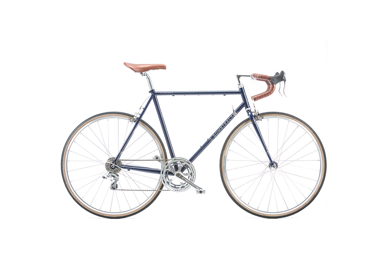 Rasant unterwegs mit klassischem Stahlrahmen: Auf dem eleganten Rennrad-Modell Oxbridge von Bombtrack kommen Sie schnell ans Ziel (ab 1000 Euro).