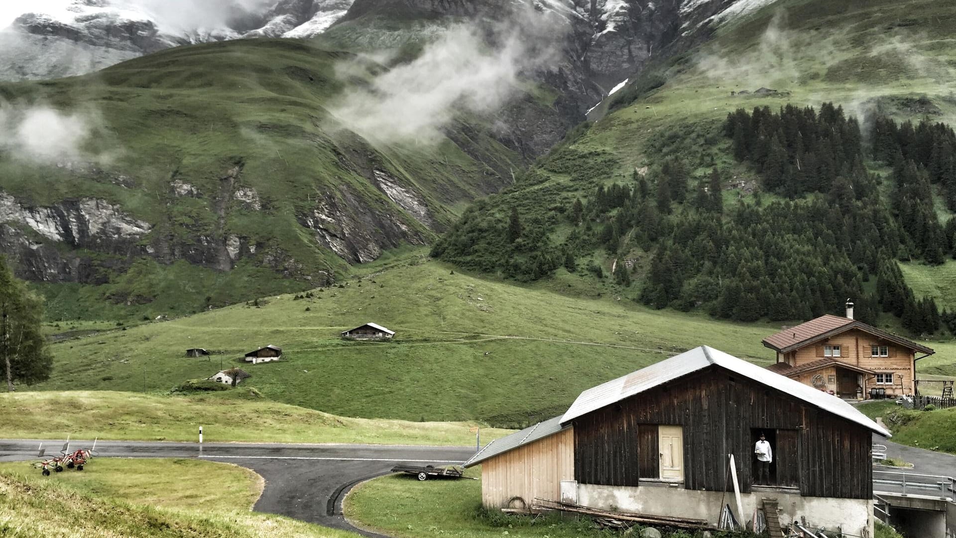 Die Unterkunft der etwas anderen Art befindet sich im Schweizer Safiental und wurde vor kurzem eröffnet.