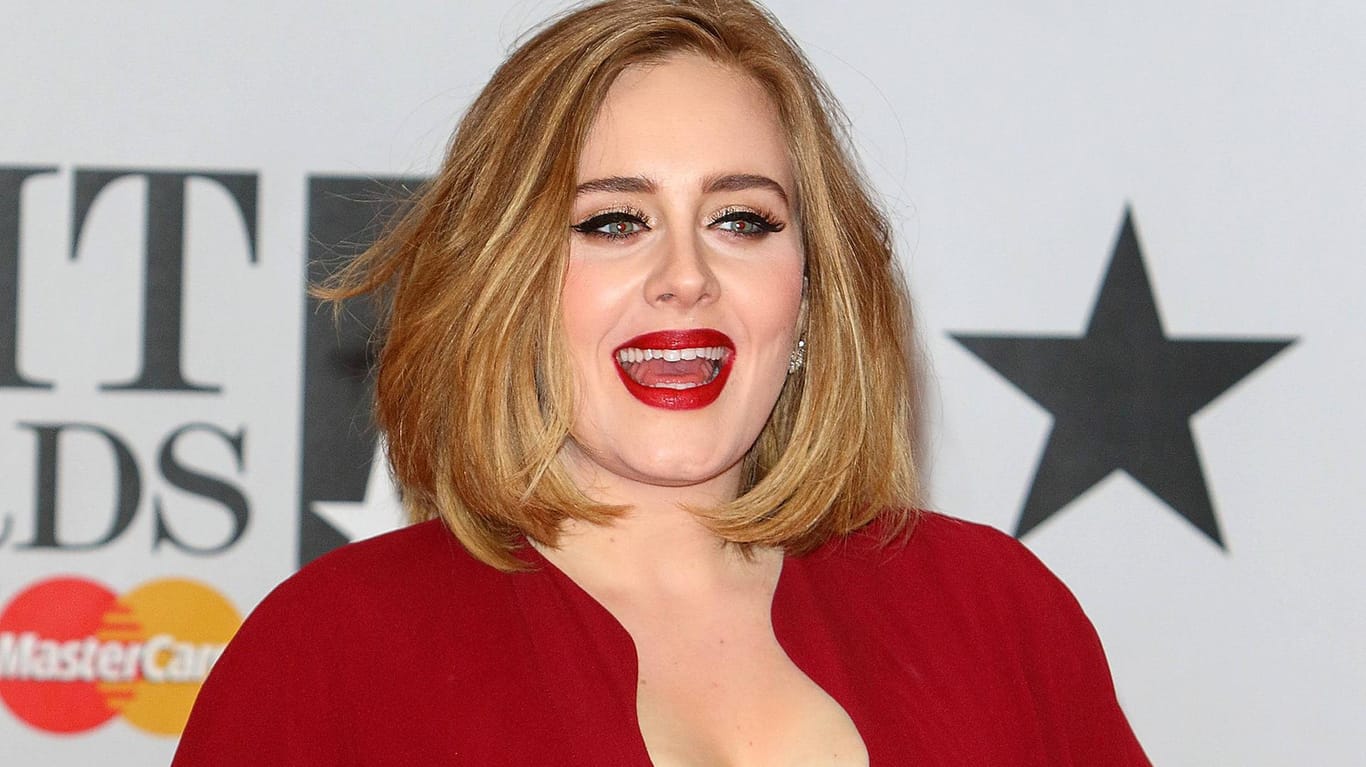 So kennt man Adele eigentlich: glamourös geschminkt und mit dickem Lidstrich.