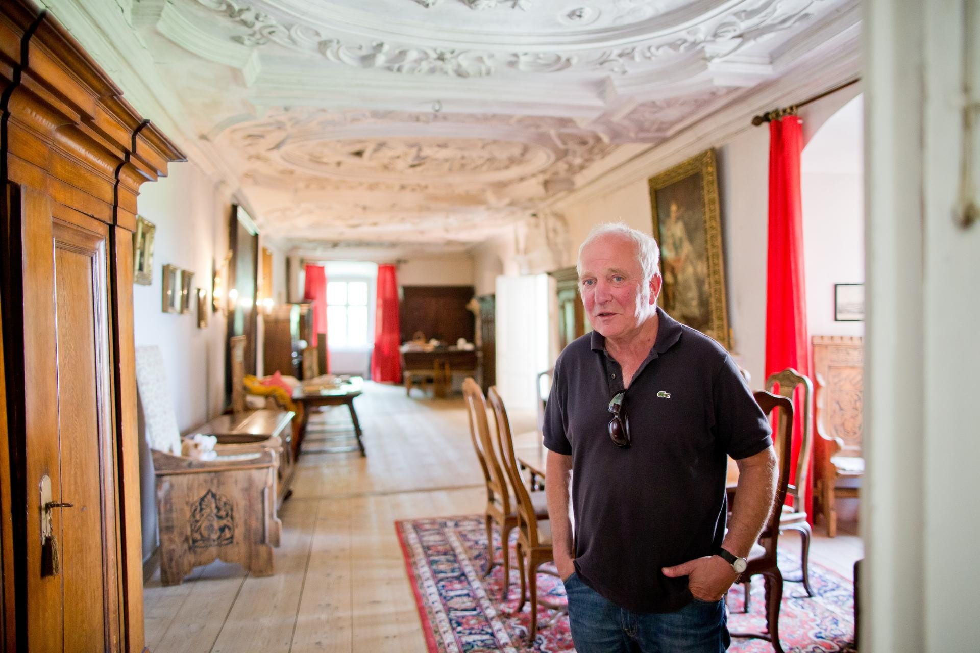 Gerne führt der Schlossherr Andreas von Le Suire Interessierte auf Anfrage durch das Anwesen, das sich seit 1840 in Privatbesitz der Familie befindet.