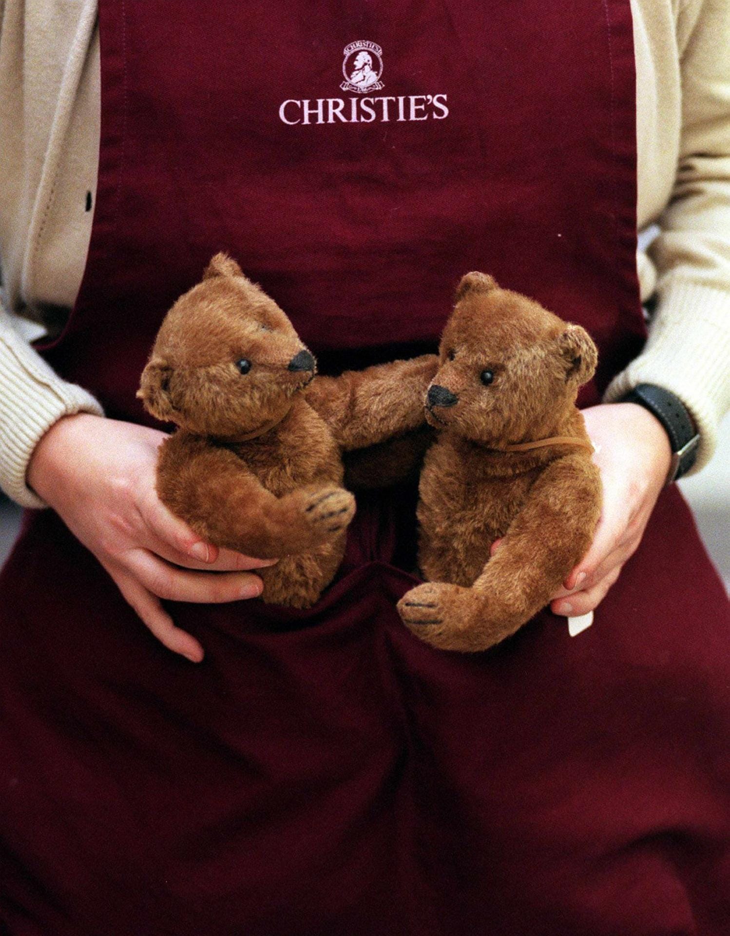 Auch diese Steiff-Teddybären kommen bei Christie's unter den Hammer. Manche Stofftiere sind mehrere zehntausend Euro wert.