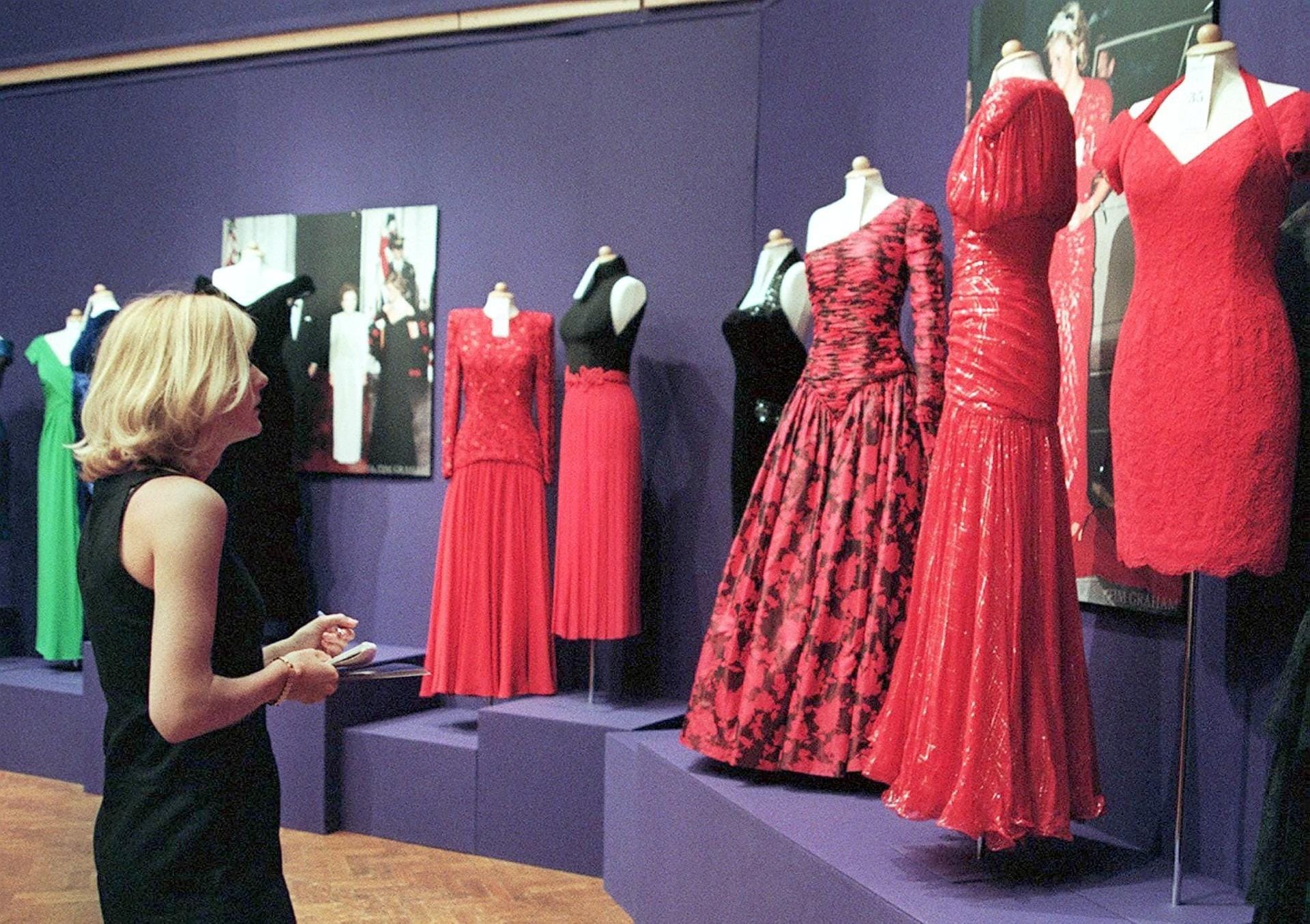 Selbst Prinzessin Diana nutzte das Auktionshaus, um einige ihrer Kleider für wohltätige Zwecke an solvente Käufer zu bringen. Kurz vor ihrem Tod kamen Ende Juni 1997 in New York 79 Kleider von Lady Di unter den Hammer.