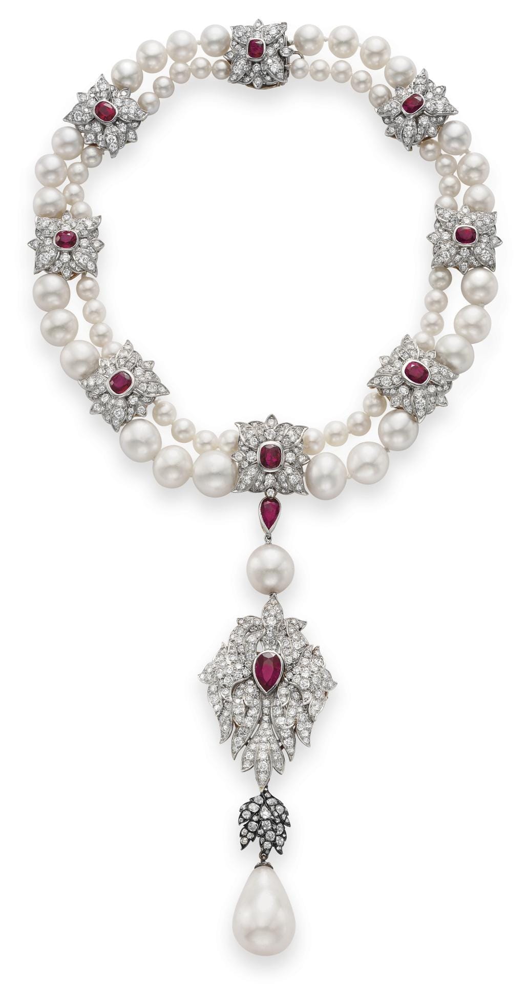 Wertvolle Juwelen dürfen bei Auktionen von Christie's nicht fehlen. 2011 versteigerten die Briten einige Juwelen der Filmdiva Liz Taylor. Allein diese Kette aus natürlichen und gezüchteten Perlen, Diamanten und Rubinen von Cartier war umgerechnet neun Millionen Euro wert.