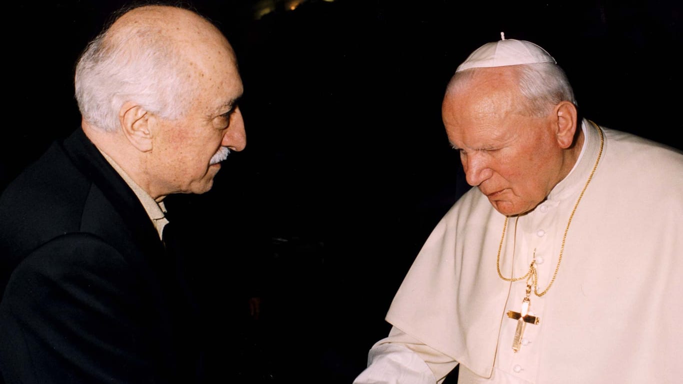Gülen ist ein gern gesehener Gesprächspartner im interreligiösen Dialog, den auch der frühere Papst Johannes Paul II empfing.