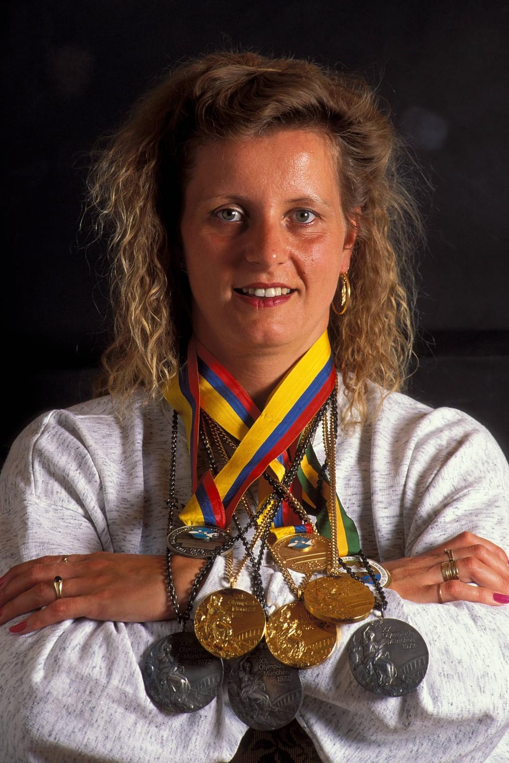Kornelia Grummt-Ender war in den 70er Jahren für die DDR erfolgreich. Sie sicherte sich 1976 in Montréal vier Goldmedaillen. Grummt-Ender war die erste Frau, der bei denselben Olympischen Spielen vier Siege gelangen. Auf dem Bild posiert Grummt-Ender kurz nach der Wiedervereinigung.