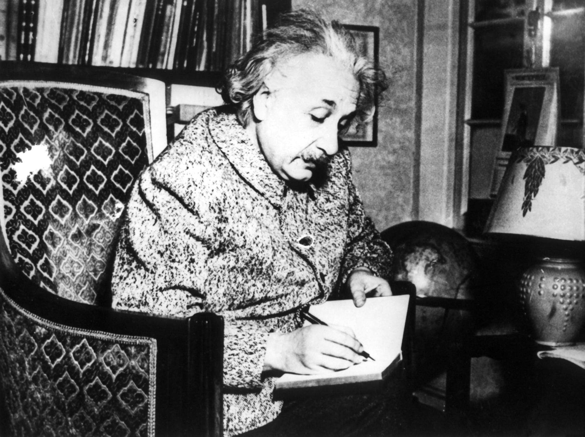 Erst vor kurzem wurden persönliche Gegenstände von Albert Einstein verkauft.