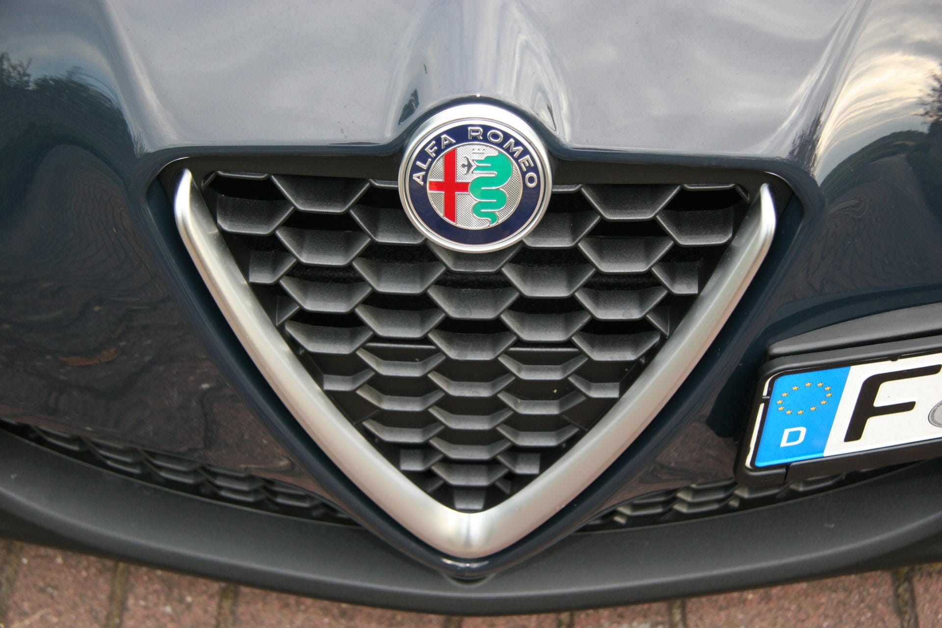 Das Scudetto orientiert sich nun am neuen Design, vorgestellt bei der Giulia.