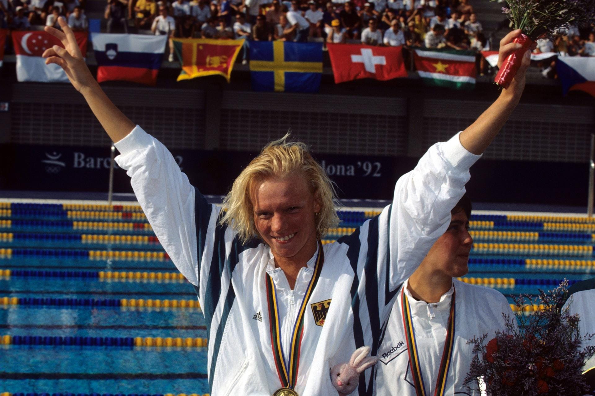 Ein goldenes Lächeln in Barcelona: Dagmar Hase holte sich bei den Olympischen Spielen 1992 über 400 Meter Freistil die begehrte Medaille. 1994 kam sie bei der WM in Rom über die halbe Distanz in den Endlauf, verzichtete aber zugunsten von Franziska van Almsick, die sich nicht qualifiziert hatte.