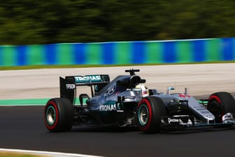 Lewis Hamilton fährt im 1. Training zum Großen Preis von Ungarn Bestzeit.