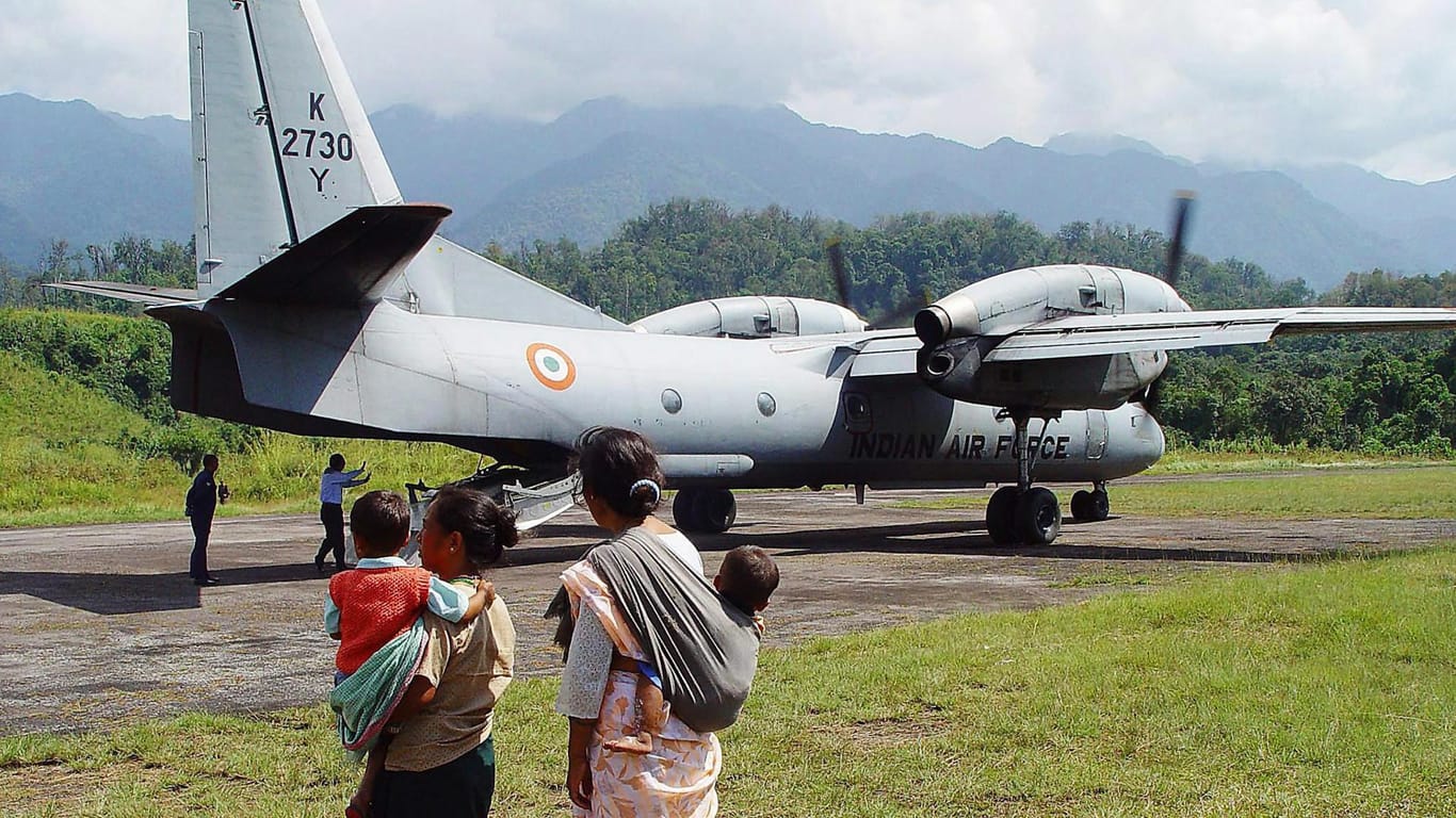 Die indische Luftwaffe hat ein Flugzeug vom Typ AN32 - wie hier im Bild - als vermisst gemeldet.