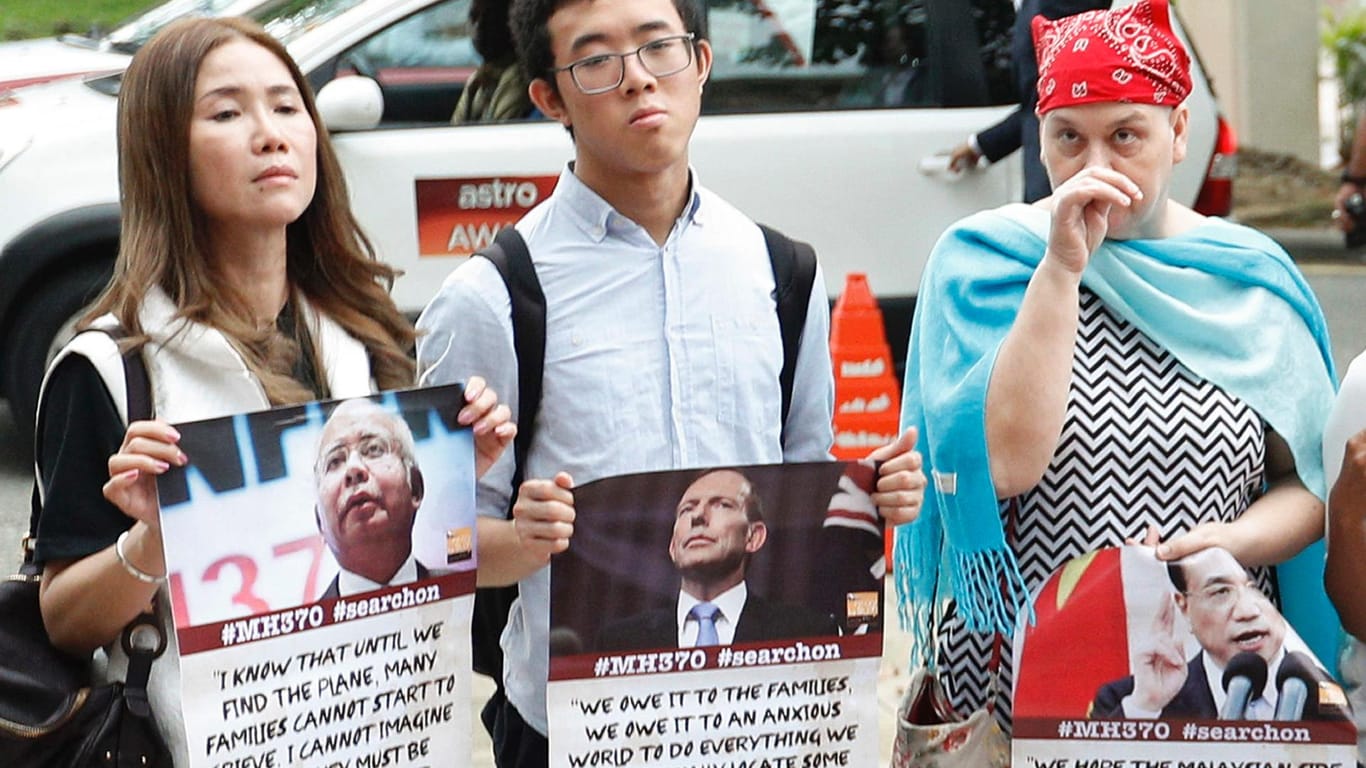 Angehörige der Passagiere von Flug MH370 demonstrierten in China gegen die Einstellung der Suche.