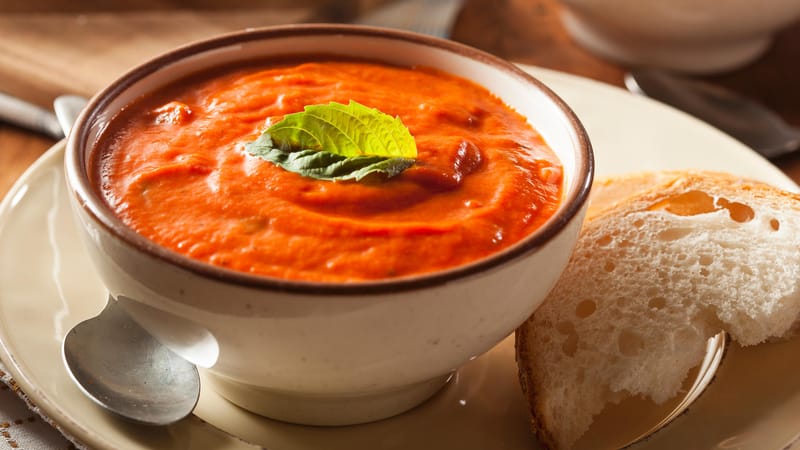 Tomatensuppe aus gerösteten Tomaten