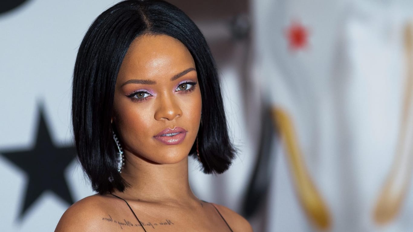 Popstar Rihanna tritt in die Fußstapfen von Janet Leigh.