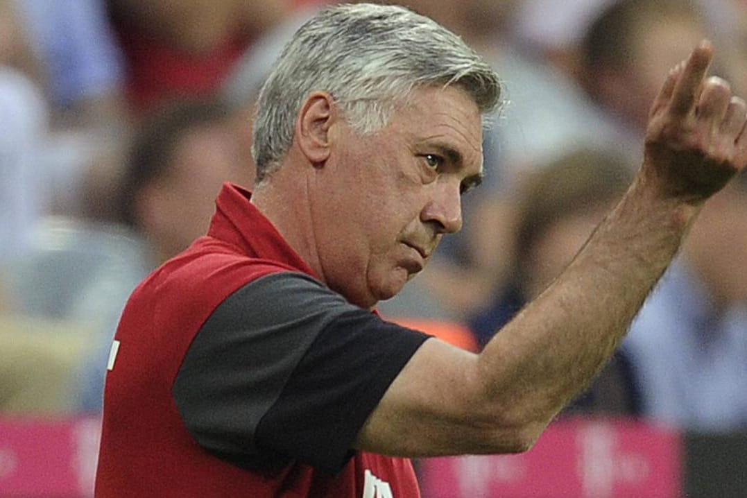 Trainer Carlo Ancelotti reist mit dem FC Bayern in die USA.