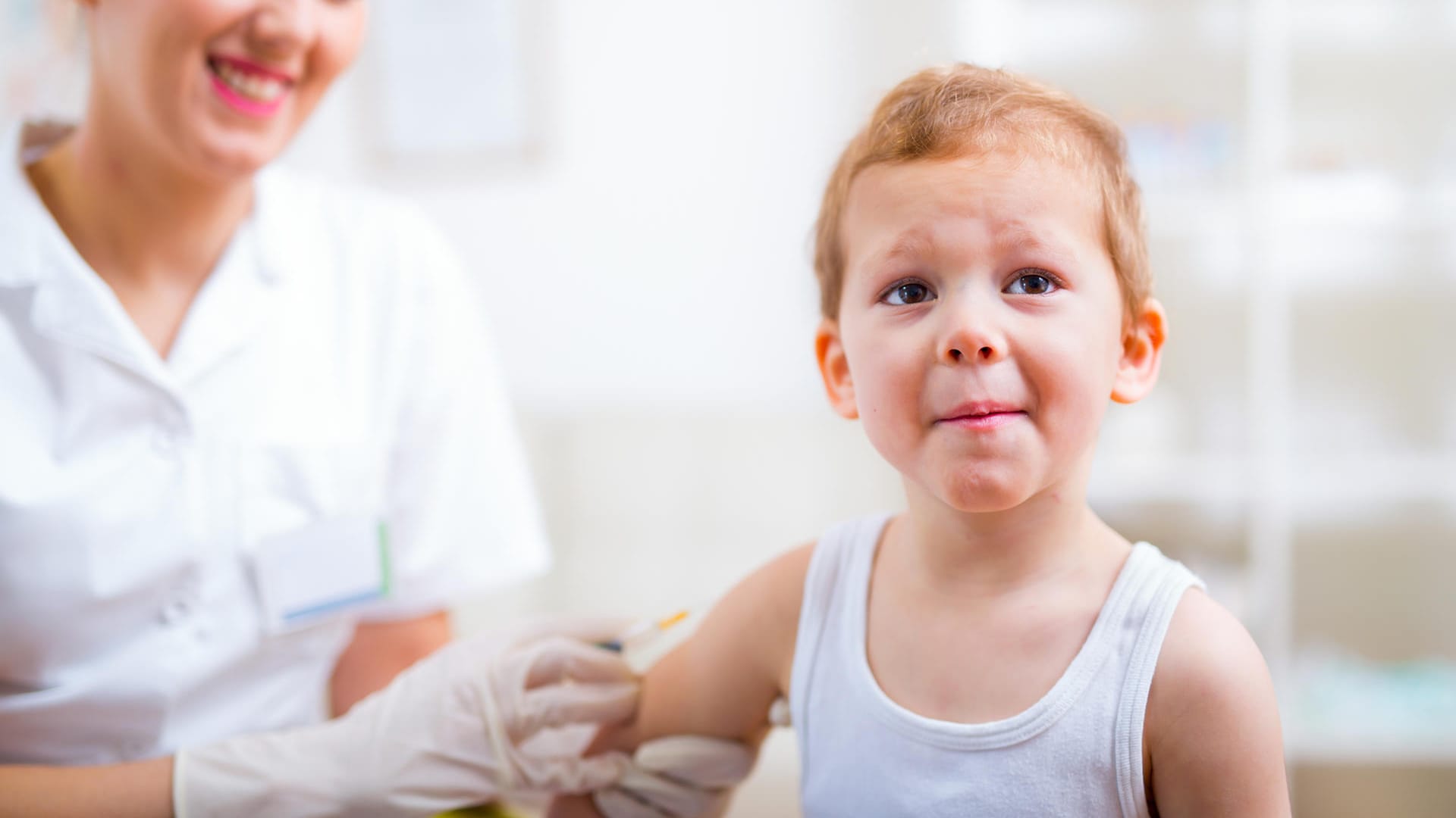 Zu den Symptomen von Mumps gehören Hamsterbacken sowie Ohren- und Kieferschmerzen.