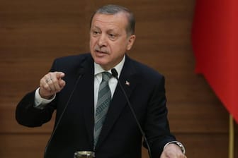 Der türkische Präsident Erdogan erhebt Vorwürfe gegen die EU, weil diese ihren Zahlungsvereinbarungen im Rahmen des Flüchtlingspakts nicht nachkomme.