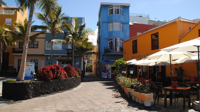 In Puerto de Tazacorte laden Restaurants und Cafés direkt am Strand zum Verweilen ein.