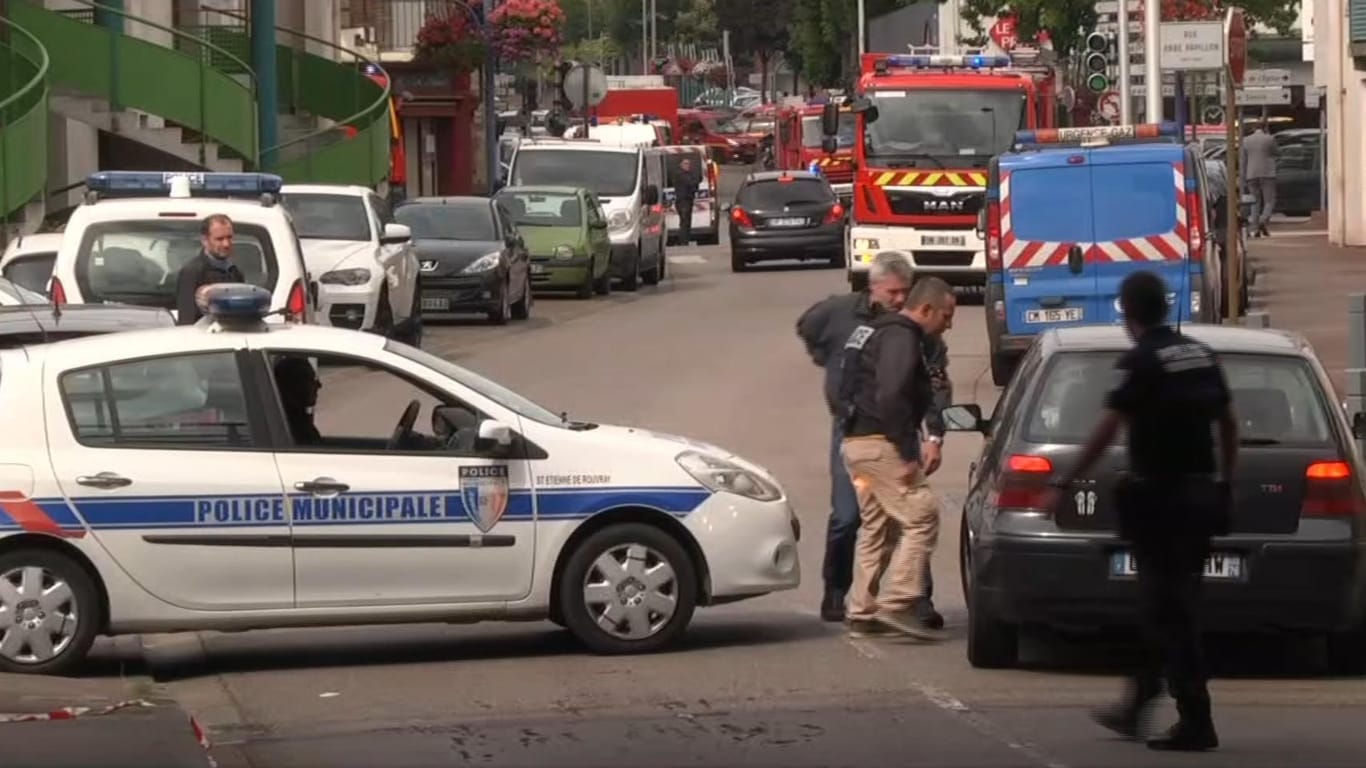 Screenshot aus einem Video von dem Polizeieinsatz in Saint-Etienne-du-Rouvray.