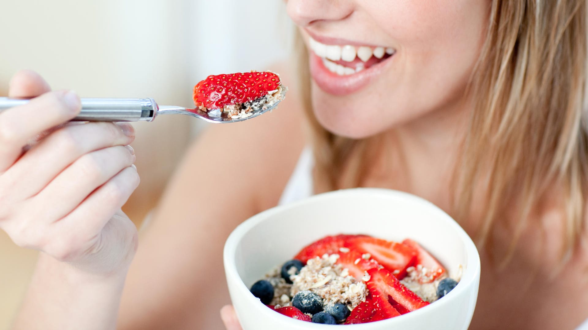 Ein Müsli eignet sich perfekt um verschiedenste magnesiumhaltige Lebensmittel zu kombinieren.