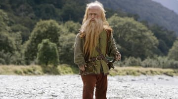 Klar, er spielt einen Zwerg: Peter Dinklage ist hier im Jahr 2008 als Trumpkin, der Rotzwerg, in "Die Chroniken von Narnia: Prinz Caspian von Narnia" zu sehen. Der kleinwüchsige Schauspieler begann seine Filmkarriere 1995 mit "Living in Oblivion". Seine Hauptrolle in "Station Agent" (2003) machte ihn bekannt, vor "Game of Thrones" spielte er zudem in diversen weiteren Kinofilmen und TV-Serien mit.