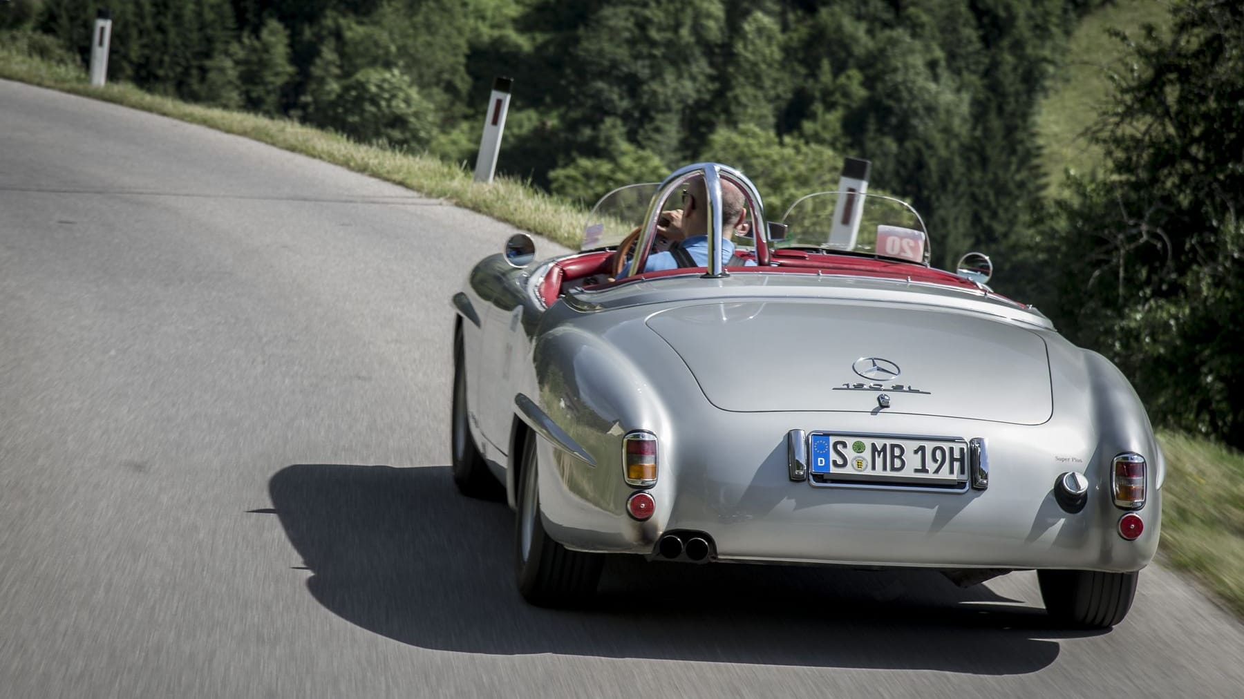 Der Mercedes 190 SL-R ist für Bergrennen optimiert. Die besonders kurze Übersetzung hilft beim Antritt.