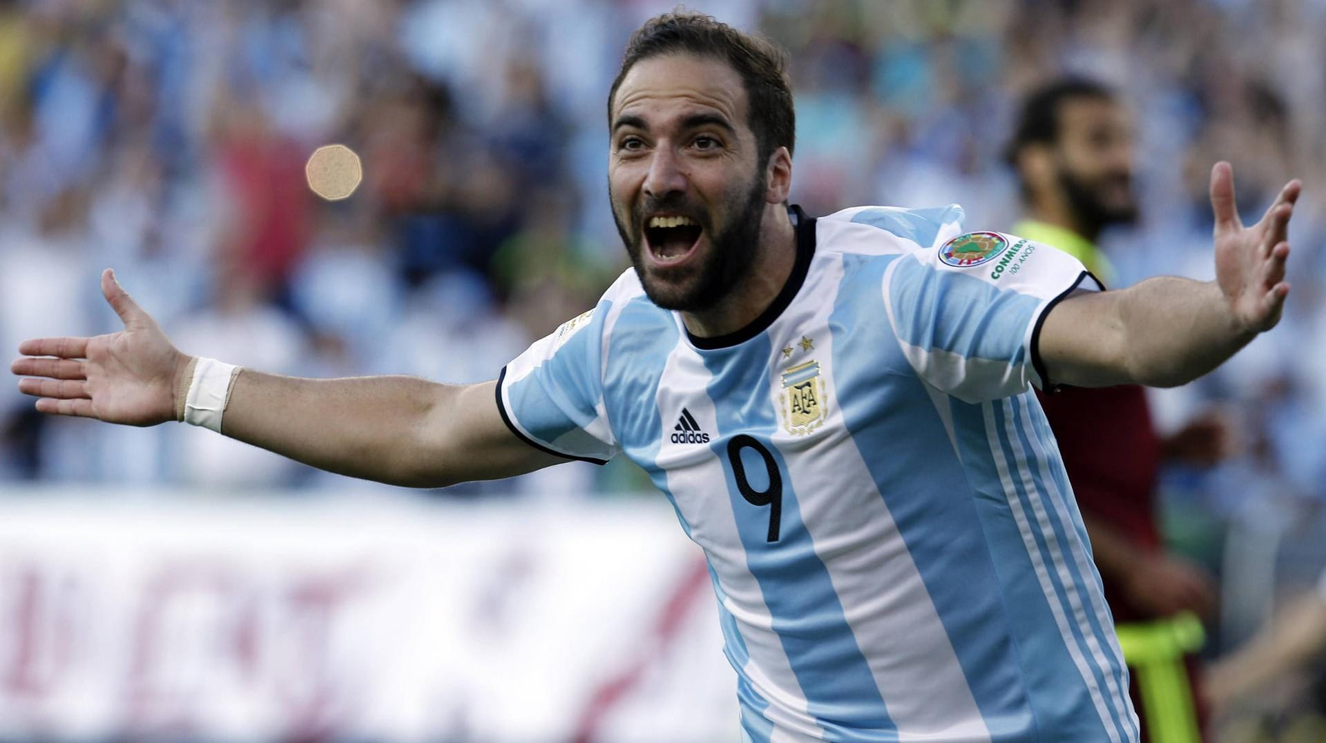 Der Argentinier Gonzalo Higuain geht künftig für die "Alte Dame" auf Torejagd.