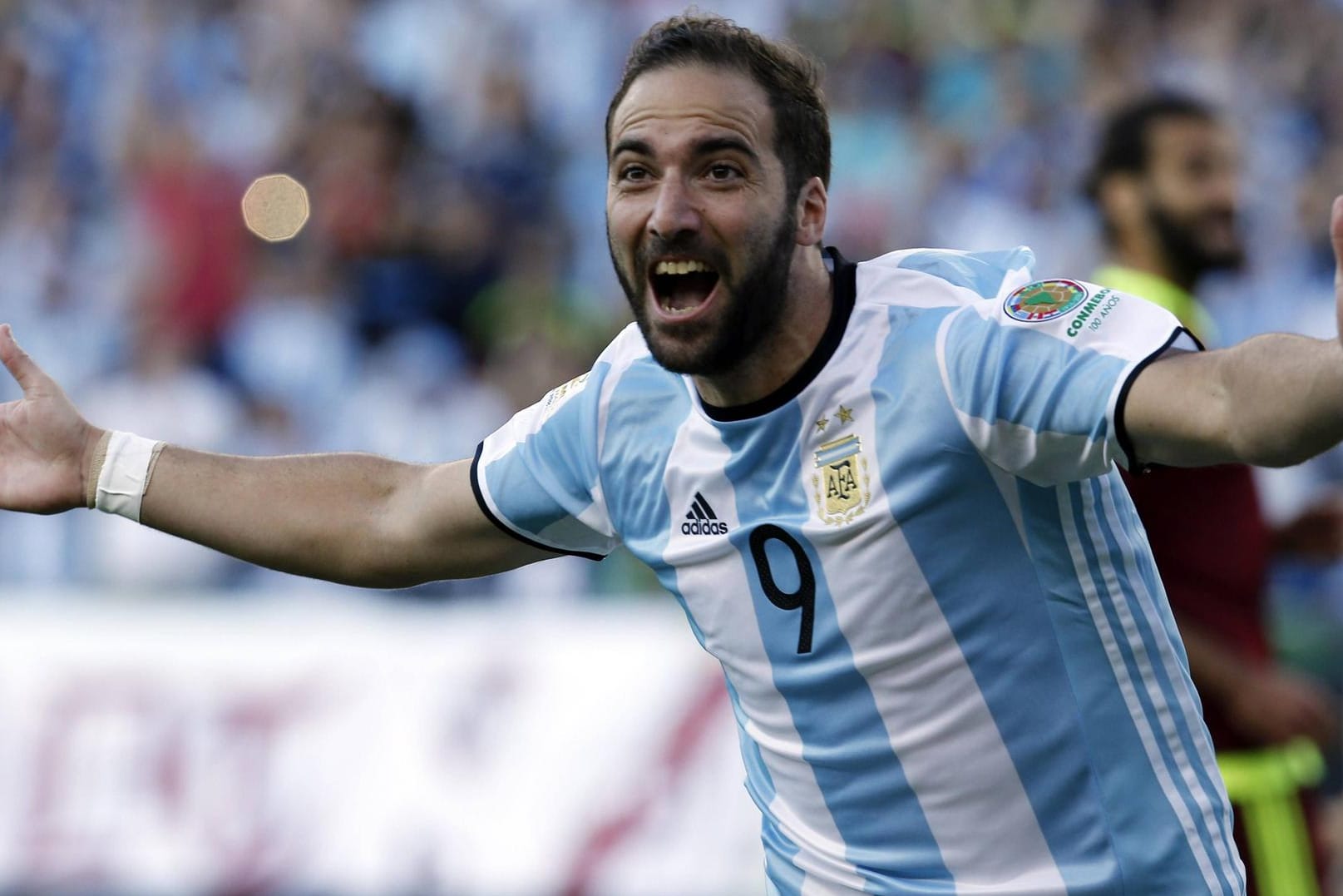 Der Argentinier Gonzalo Higuain geht künftig für die "Alte Dame" auf Torejagd.