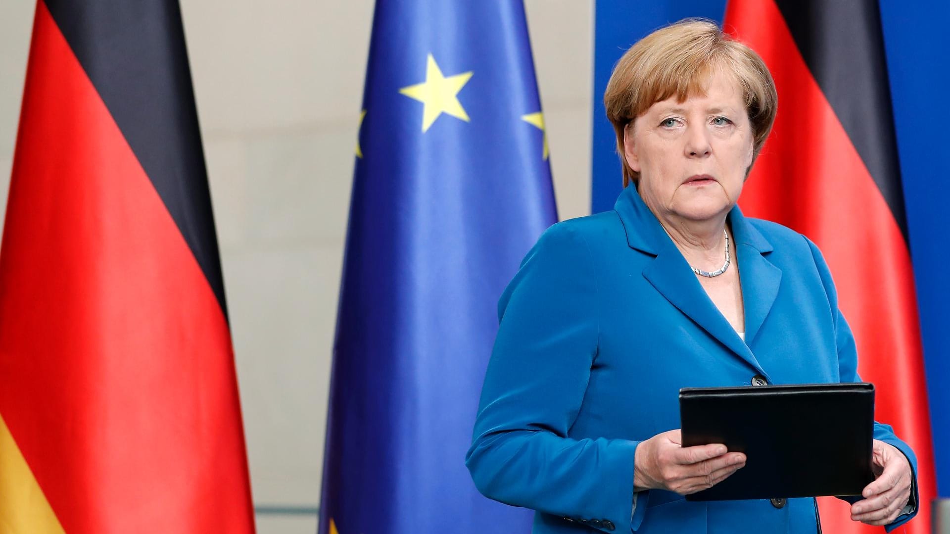 Angela Merkel bekommt heftigen Gegenwind von rechts.