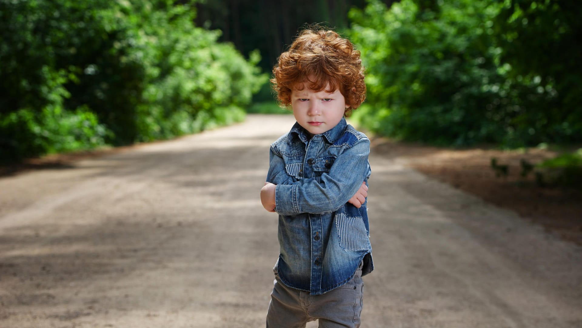 Da ein Hüftschnupfen sehr schmerzhaft sein kann, reagieren kleine Kinder oft gereizt.