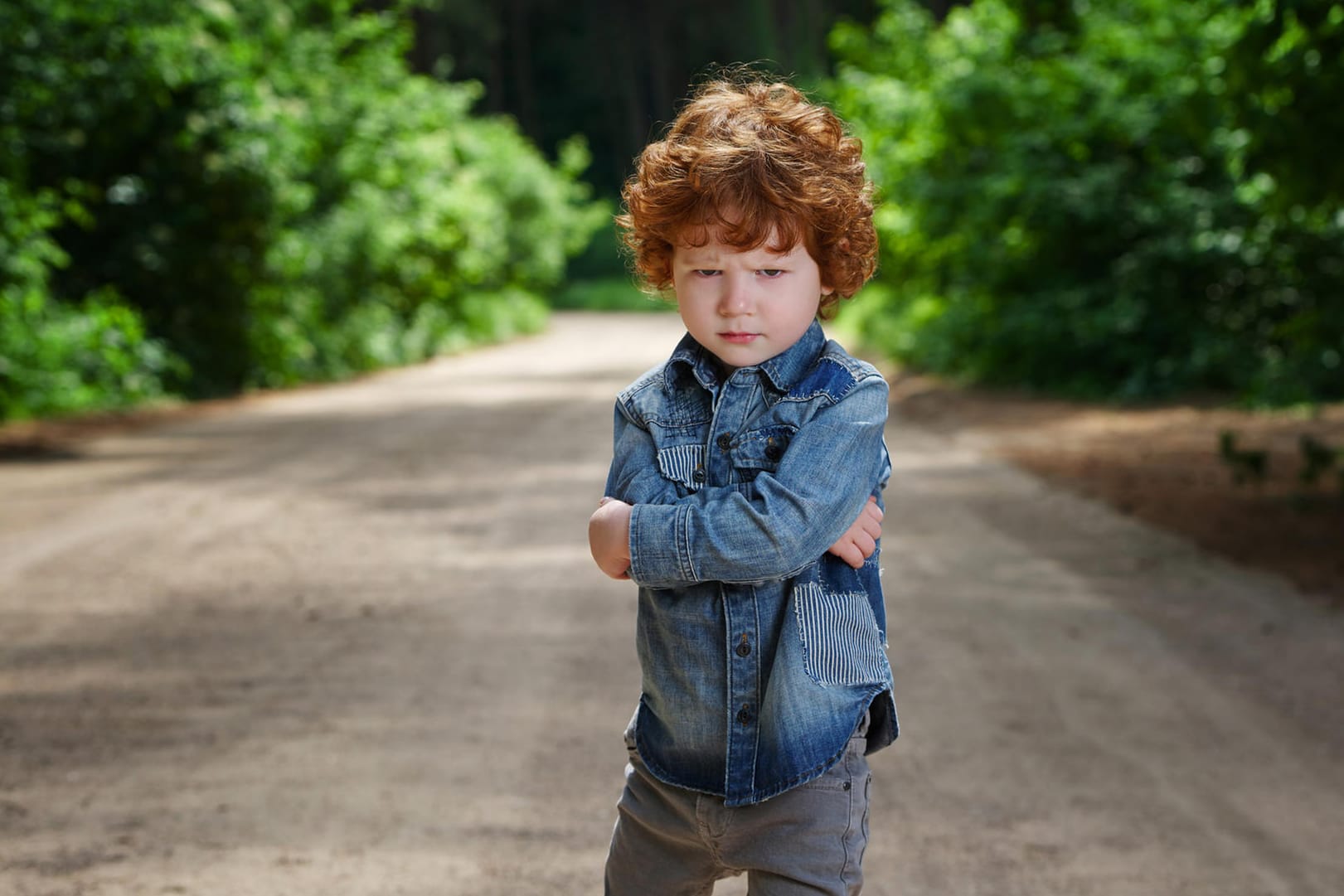 Da ein Hüftschnupfen sehr schmerzhaft sein kann, reagieren kleine Kinder oft gereizt.