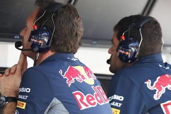 Nicht nur Red Bull darf von seinem Kommandostand nun wieder fast uneingeschränkt mit seinen Fahrern kommunizieren.