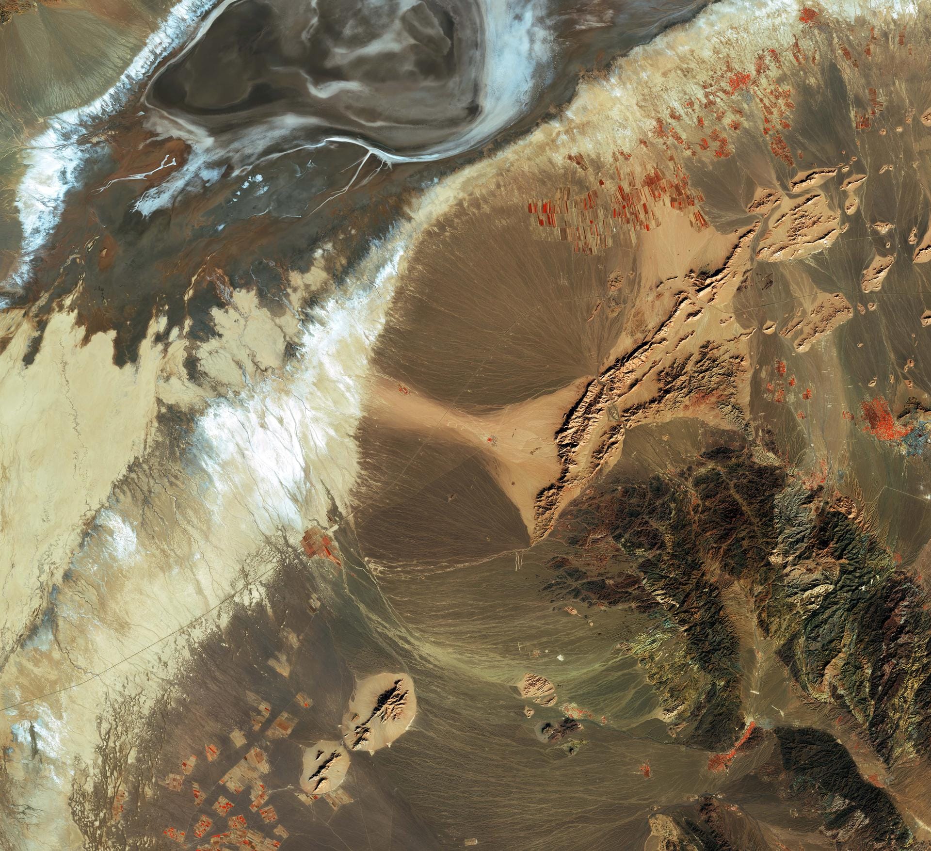 Die Satelliten-Aufnahme zeigt einen Abschnitt im Nordosten des zweitgrößten Staates des mittleren Osten: dem Iran.