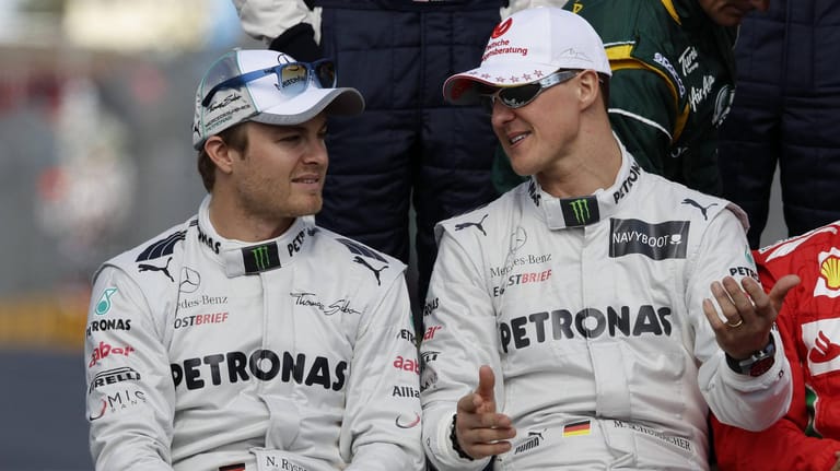 2010 bis 2012 fuhren Nico Rosberg (li.) und Michael Schumacher gemeinsam für Mercedes.