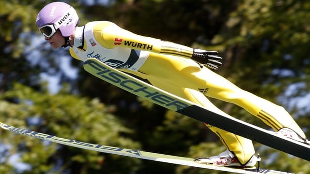 Andreas Wellinger hat den dritten Wettbewerb des FIS Sommer Grand Prix gewonnen.