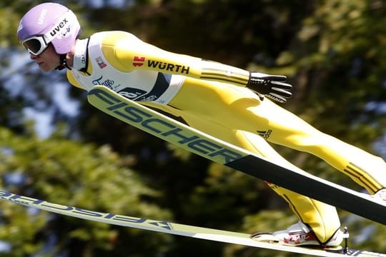 Andreas Wellinger hat den dritten Wettbewerb des FIS Sommer Grand Prix gewonnen.