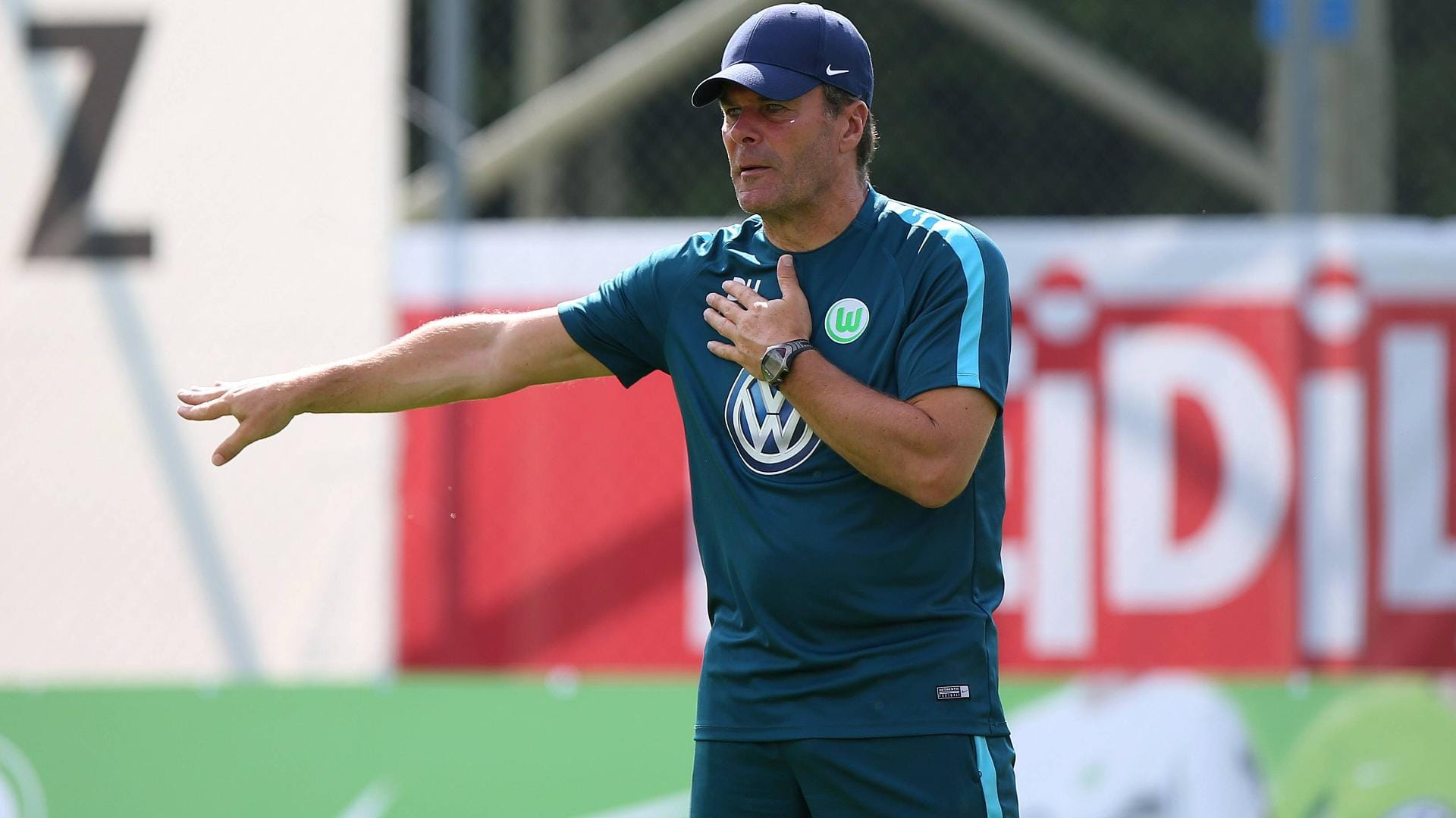 Dieter Hecking im Trainingslager des VfL