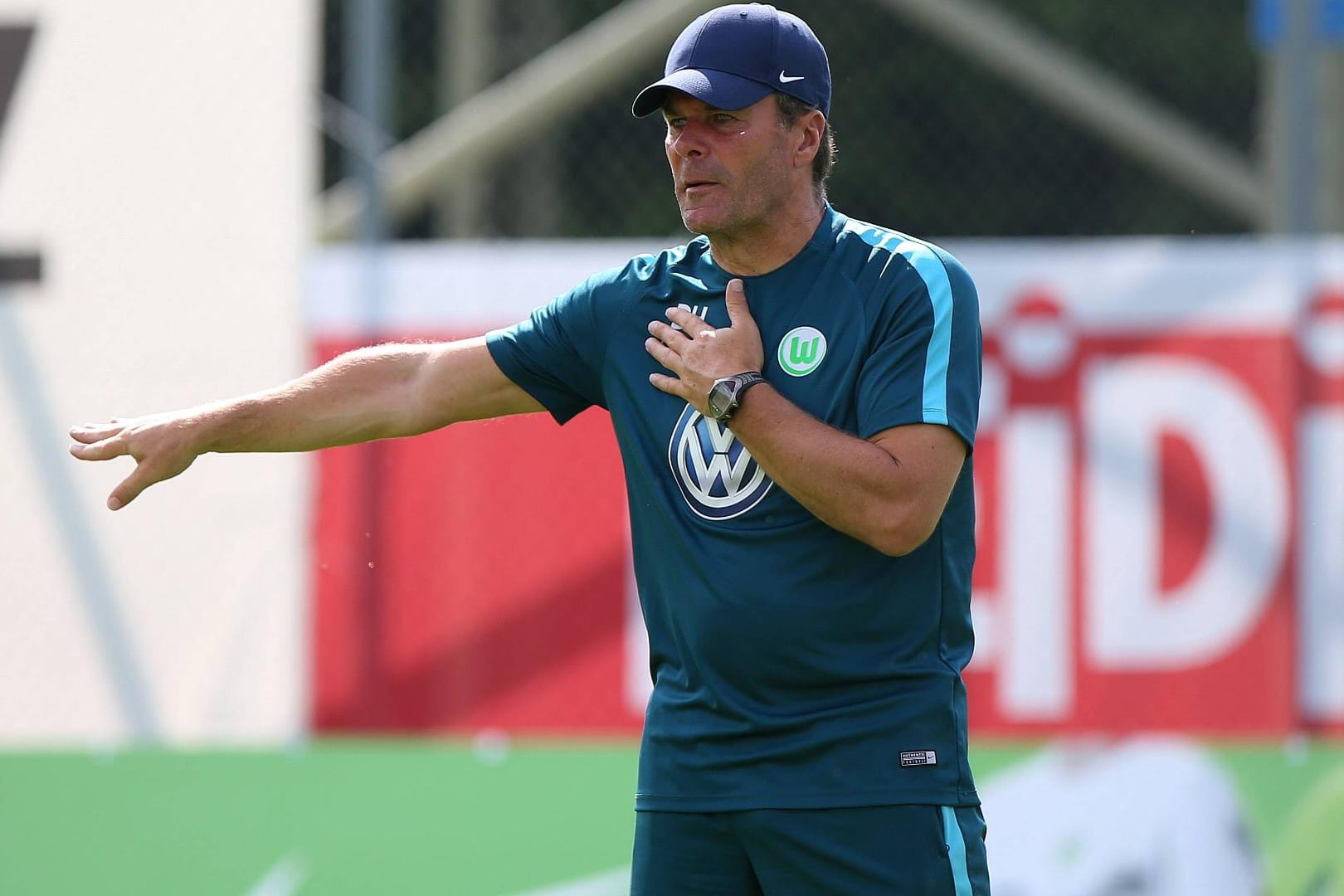 Dieter Hecking im Trainingslager des VfL