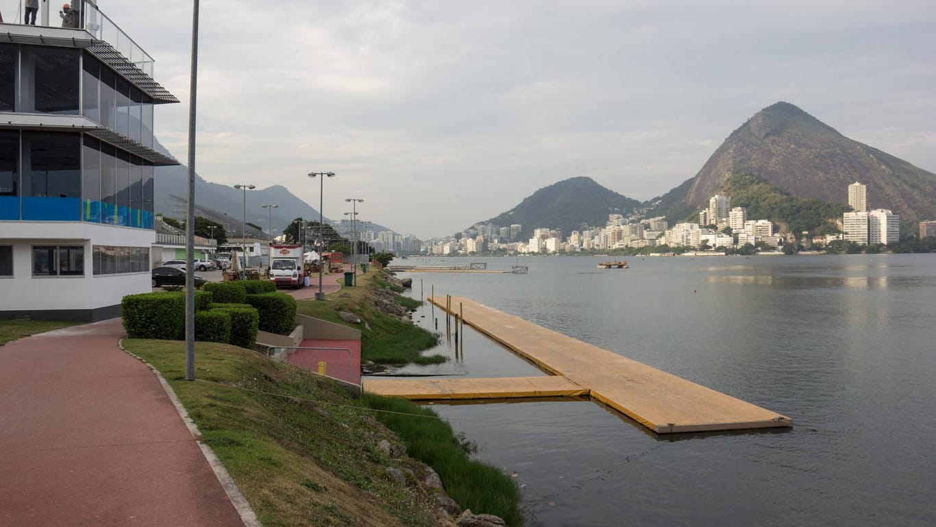 Rudern und Kanusprint - das sind die Sportarten, die im Estadio de Lagoa stattfinden. Wie in der Segellagune Marina de Gloria ist auch hier die mangelhafte Wasserqualität ein Streitthema.