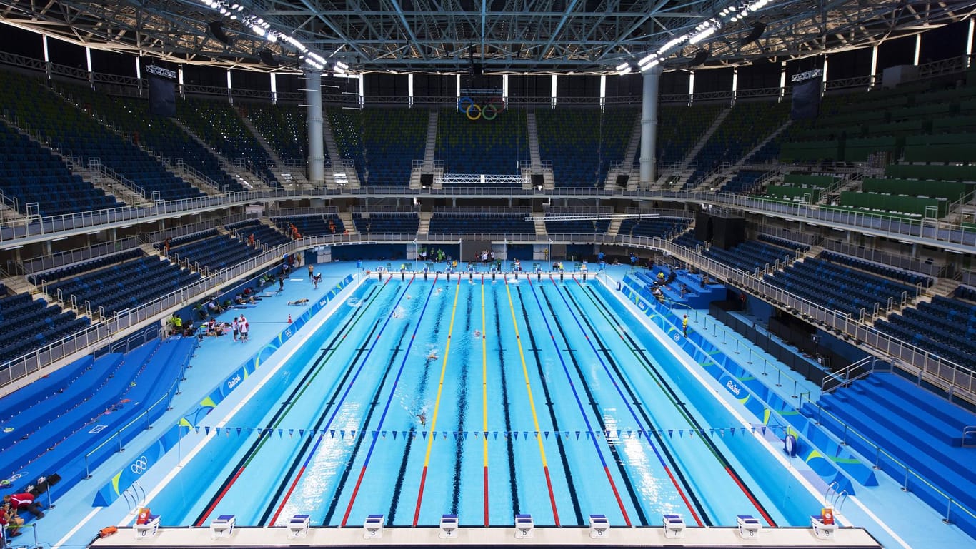 Im Schwimmstadion springen Michael Phelps und Co. ins kühle Nass. Neben den Schwimm-Stars erleben die Zuschauer auch die Finals der Wasserball-Wettbewerbe.