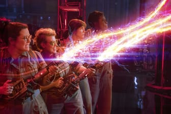 Die neuen Ghostbusters (l-r): Abby Yates (Melissa McCarthy), Jillian Holtzmann (Kate McKinnon), Erin Gilbert (Kristen Wiig) und Patty Tolan (Leslie Jones).