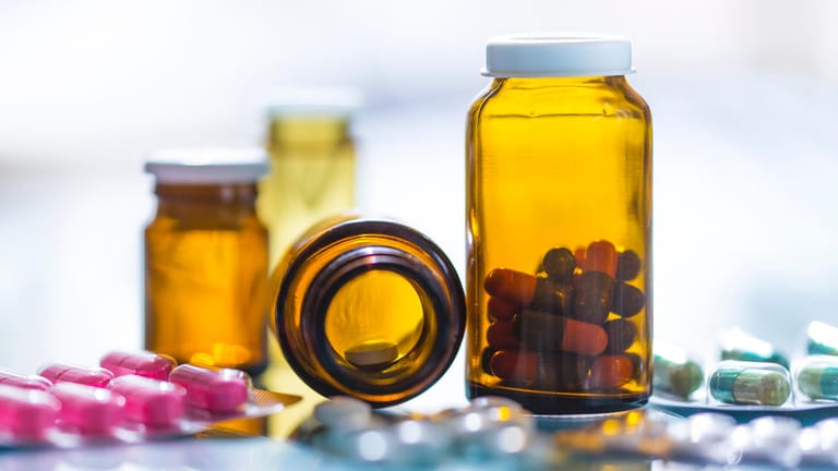 Der Umsatz an Arzneimitteln ist stark gestiegen - zur Freude der Pharmaindustrie. Doch die Patienten profitieren nicht immer von den Mitteln.